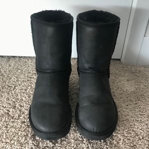 UGG, Classic short leather boot